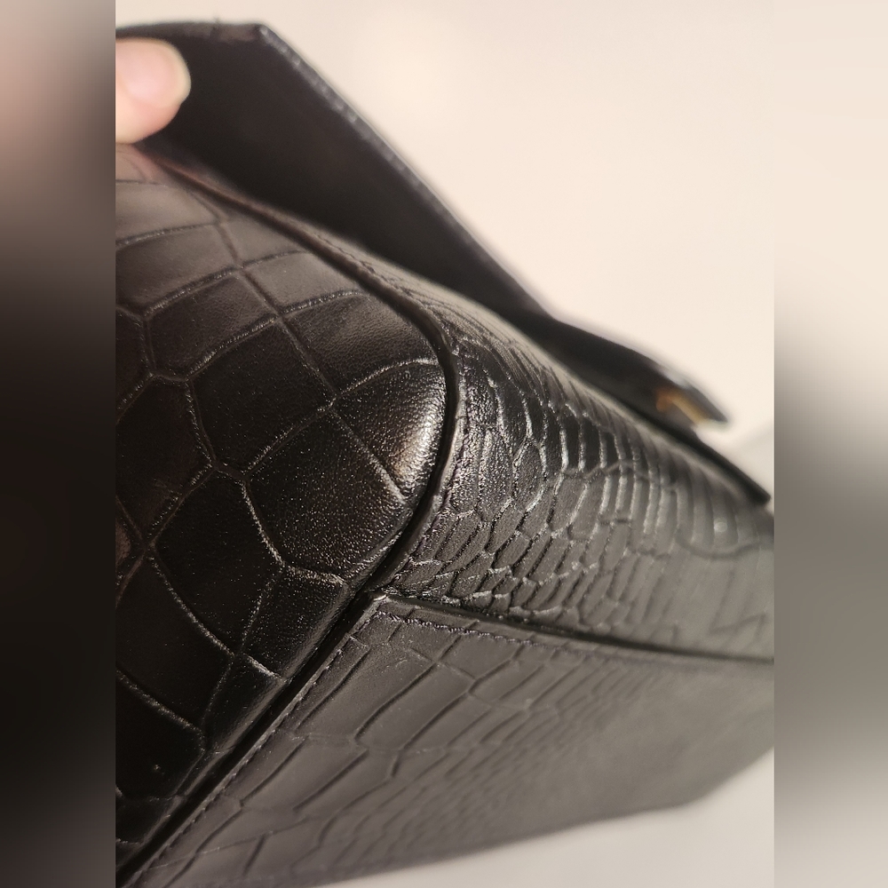 Henri bendel "Sample" Jane Street black crocodile embossed leather crossbody bag - Picture 5 of 7